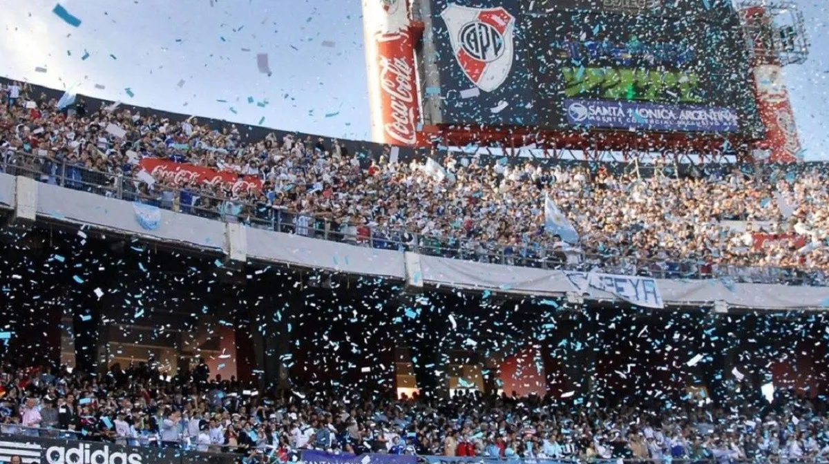 hinchas argentinos monumental