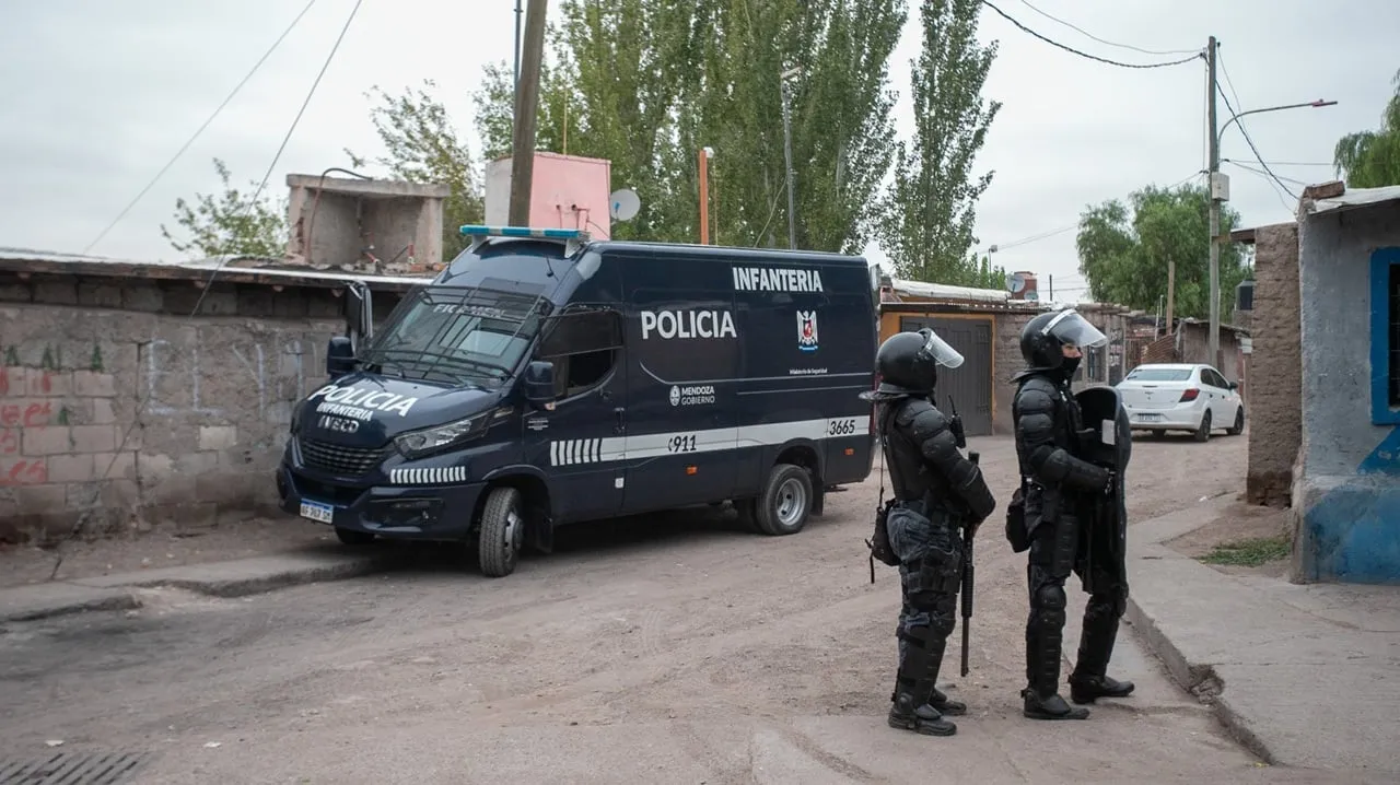 policia allanamiento
